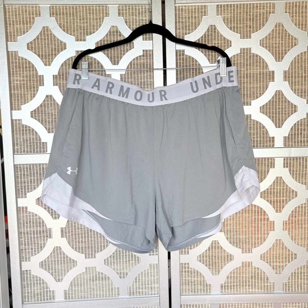 Under Armour Gray and White Athletic Shorts Lightweight Design With Pockets
